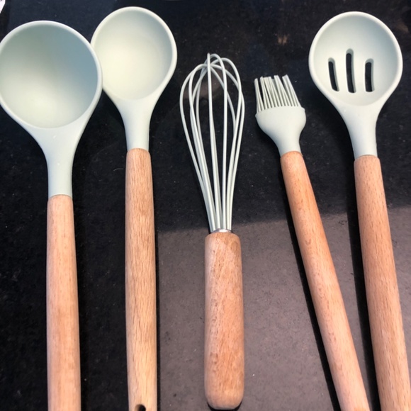 Cottage core jug with kitchen utensils - Picture 5 of 5